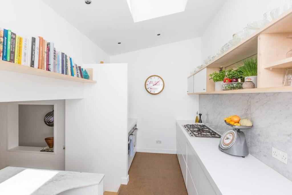 Large Townhouse Just 2 Minutes From The Sea/I360! Villa Brighton Exteriör bild
